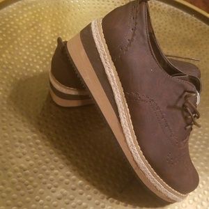 Brown wedge